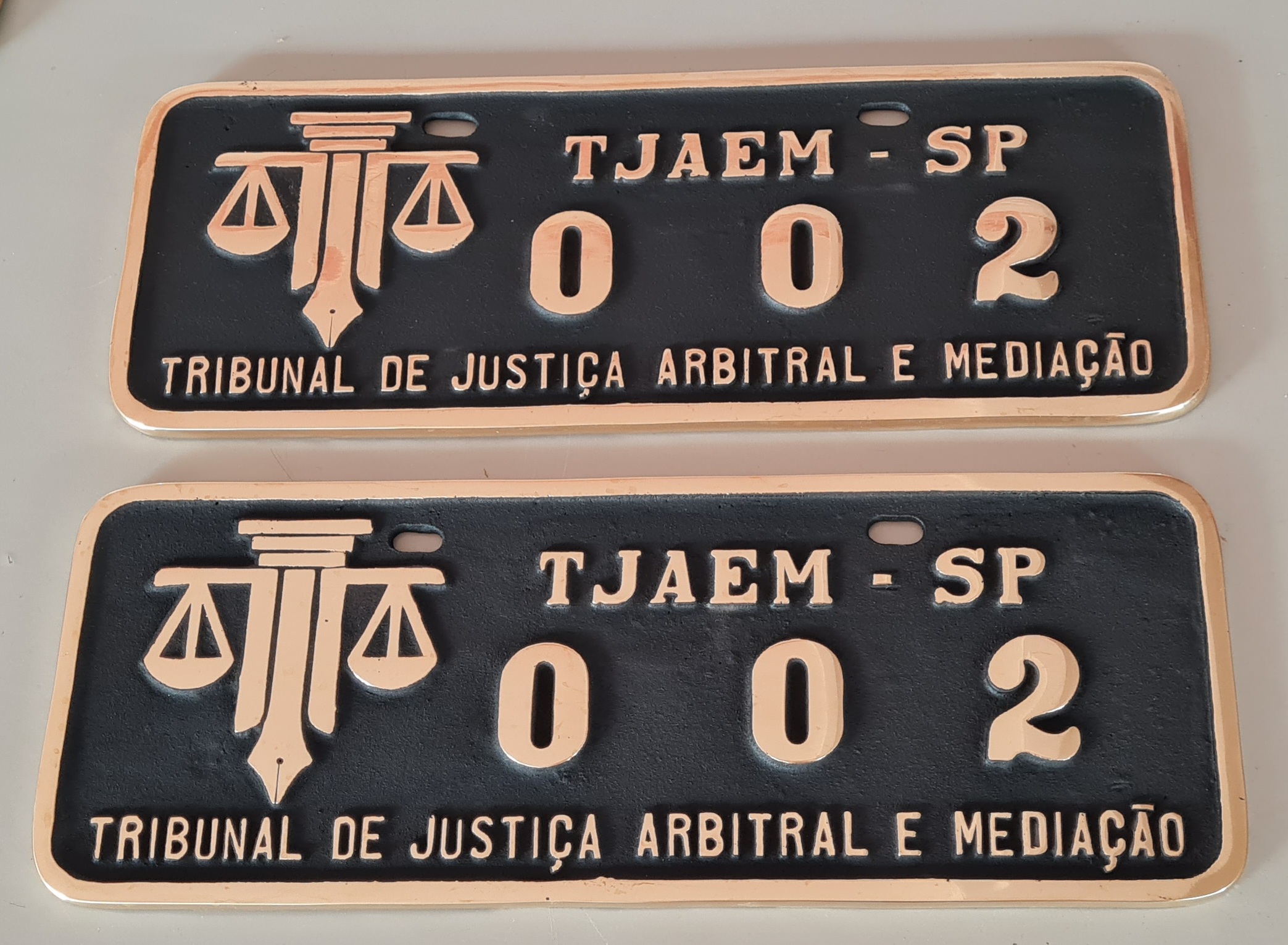 PLACA DE CARRO OFICIAL EM BRONZE FUNDIDO