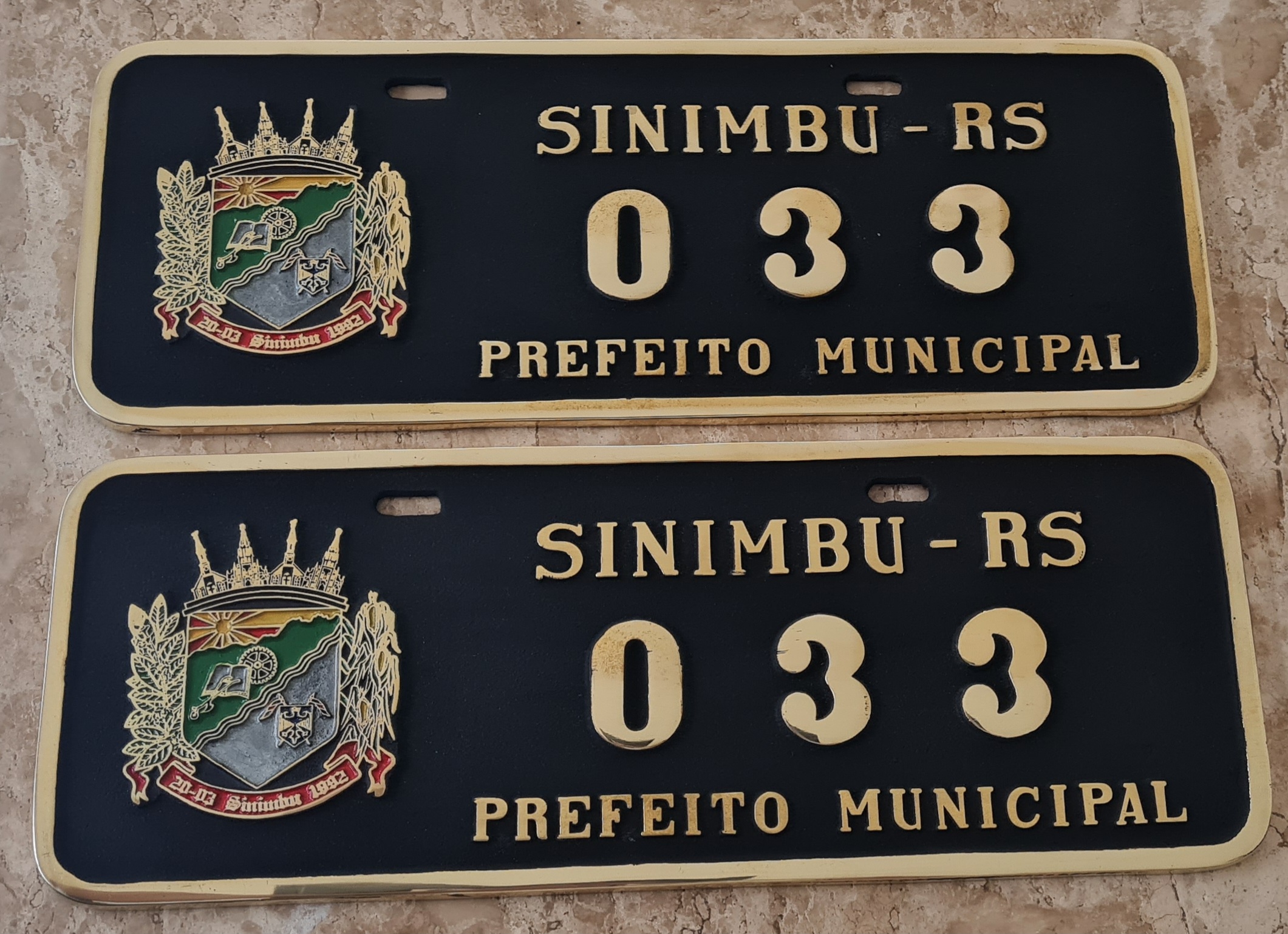 PLACA DE CARRO OFICIAL EM BRONZE FUNDIDO