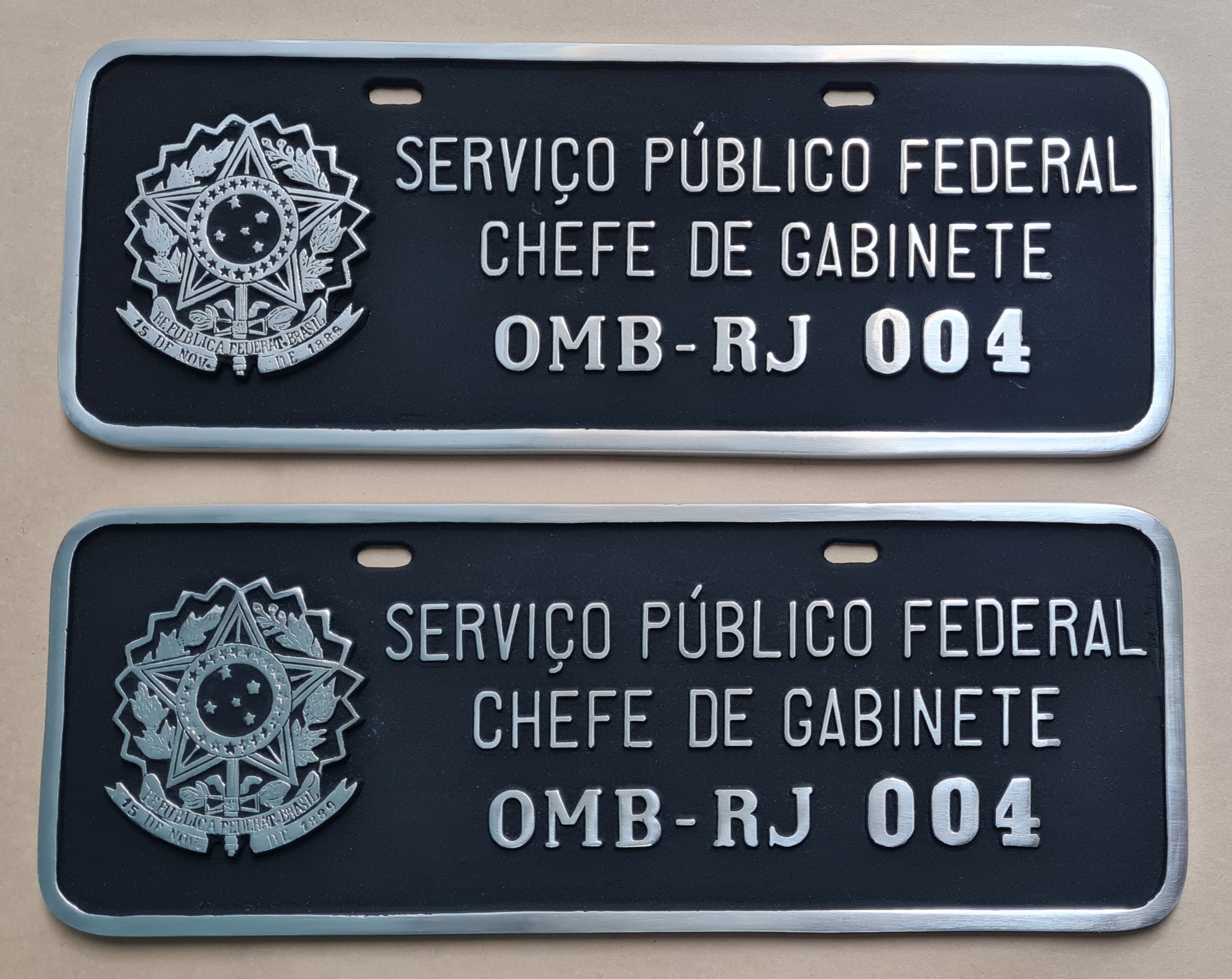Placa de Carro em Alum�nio Fundido