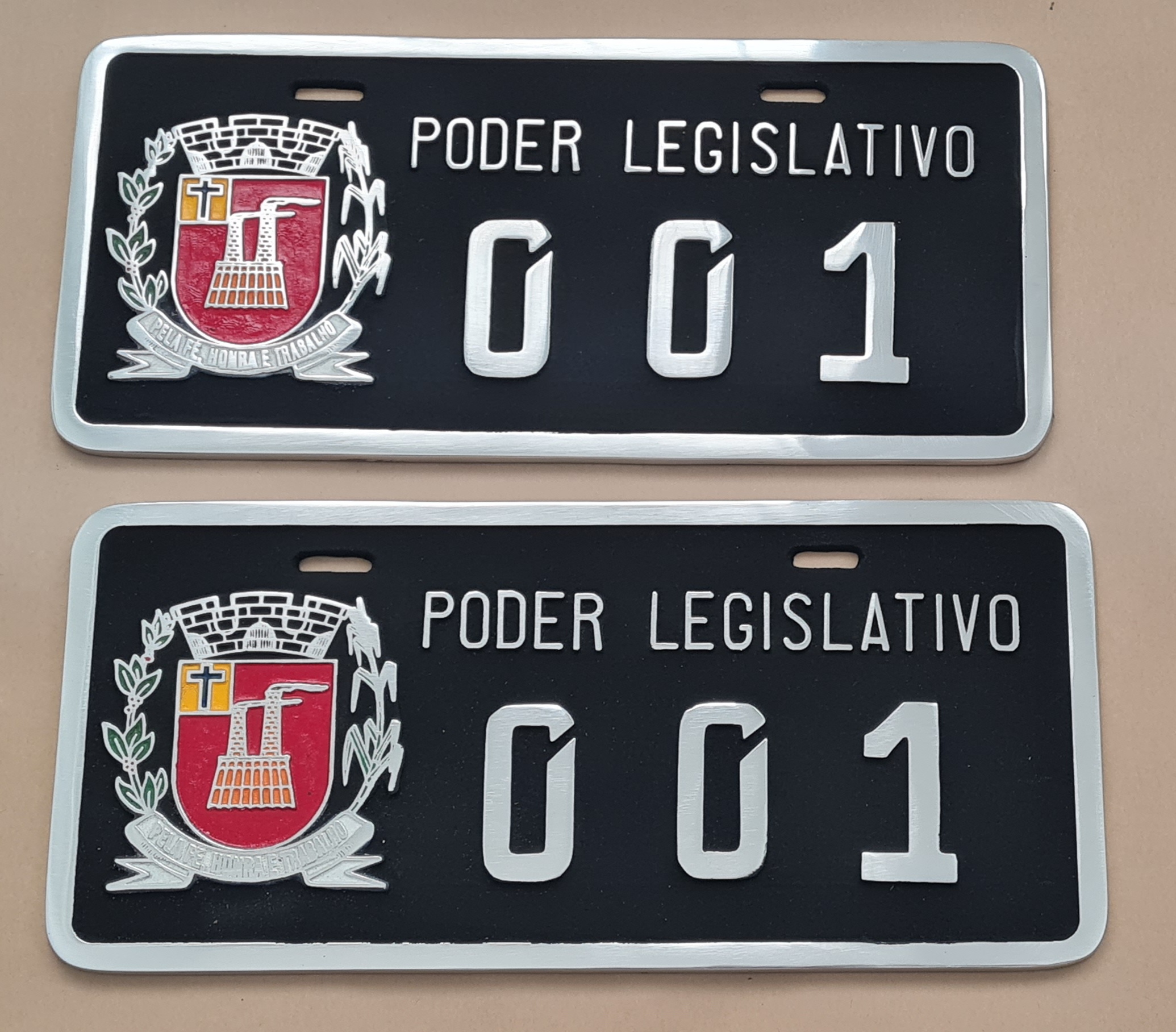 Placa de Carro em Alum�nio Fundido