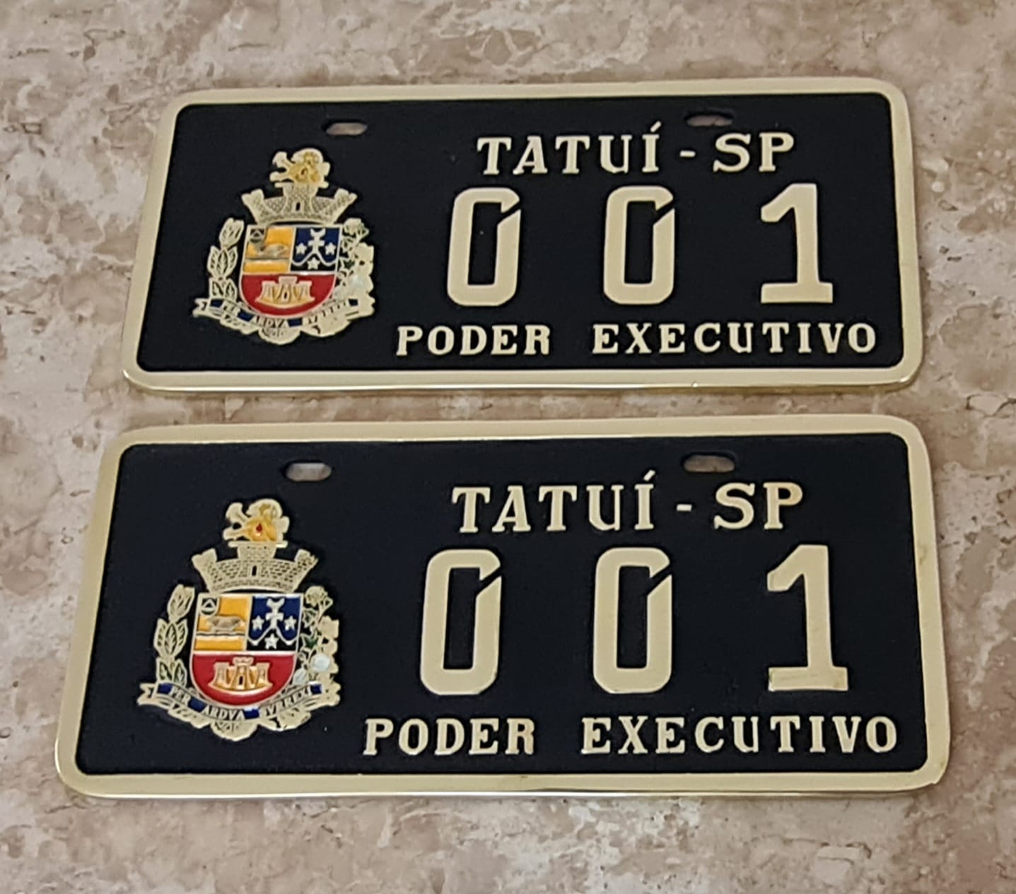 Placa de Carro em Bronze Fundido