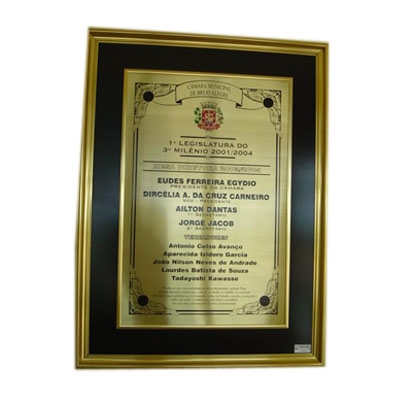 PLACA DE LATO COM MOLDURA DOURADA